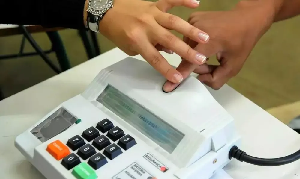 Mais de 256 mil eleitores de Mato Grosso do Sul poderão votar normalmente nas eleições de 2026 mesmo sem cadastro biométrico. (Foto: Wilson Dias/TRE-MS)