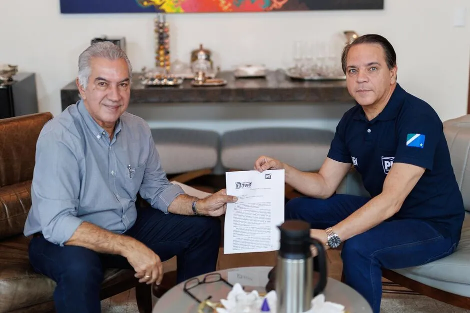 Coronel David entregou carta a Reinaldo Azambuja e confirmou que disputará a reeleição para a Assembleia Legislativa de Mato Grosso do Sul. (Foto: Divulgação/Assessoria)