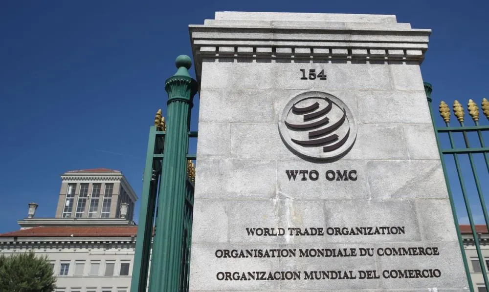 Governo brasileiro acionou a Organização Mundial do Comércio para contestar as tarifas impostas pelos Estados Unidos sobre produtos nacionais. (Foto: Reuters/Denis Balibouse)