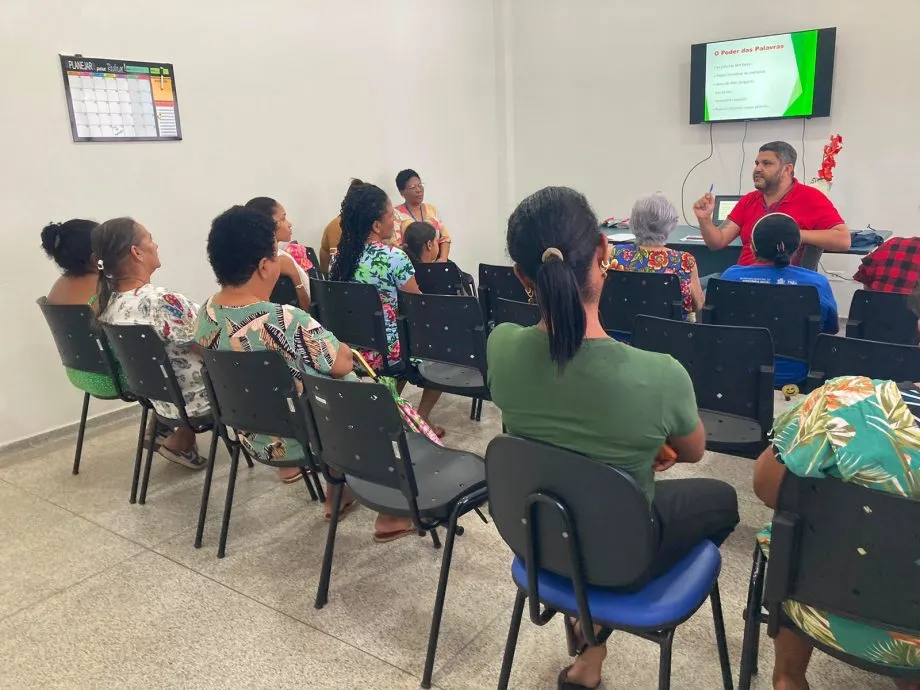 Famílias atendidas pelo CRAS Ruth Filgueiras participaram de oficina sobre diálogo e fortalecimento dos vínculos familiares em Três Lagoas. (Foto: Prefeitura de Três Lagoas)
