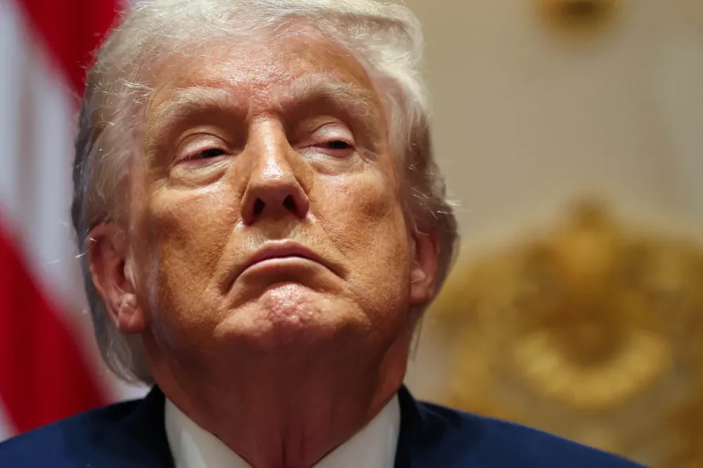 Donald Trump anunciou que o Hamas aceitou a proposta de desarmamento para avançar no acordo de paz em Gaza. (Foto: Win McNamee/Getty Images)