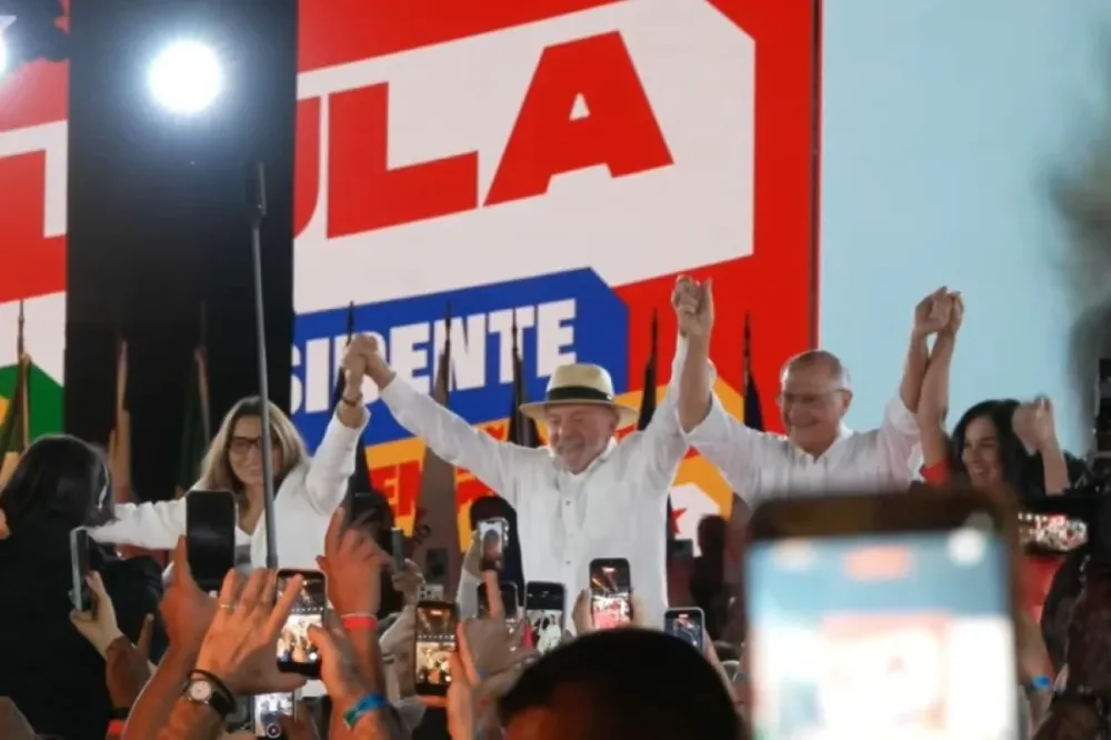 Lula oficializa candidatura à reeleição em convenção do PT em SP