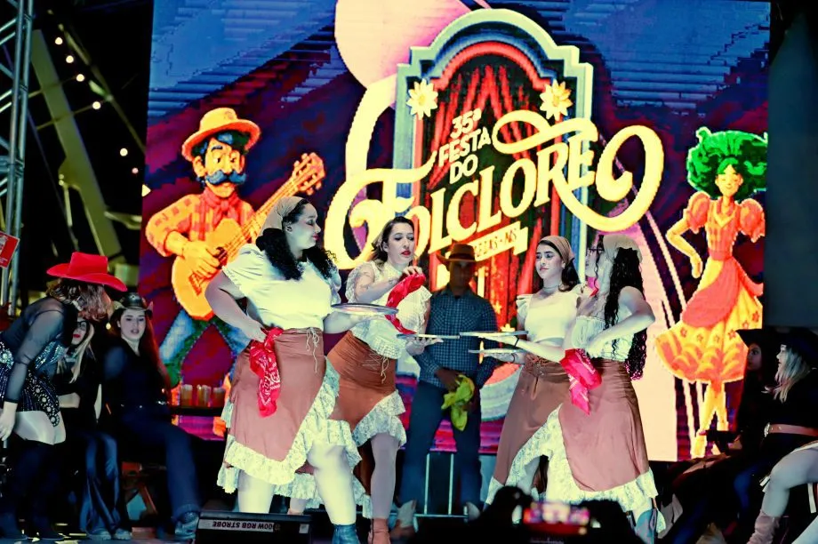 Cezar & Paulinho, Jeito Moleque, Ira! e Mariana Fagundes são atrações da 36ª Festa do Folclore em Três Lagoas