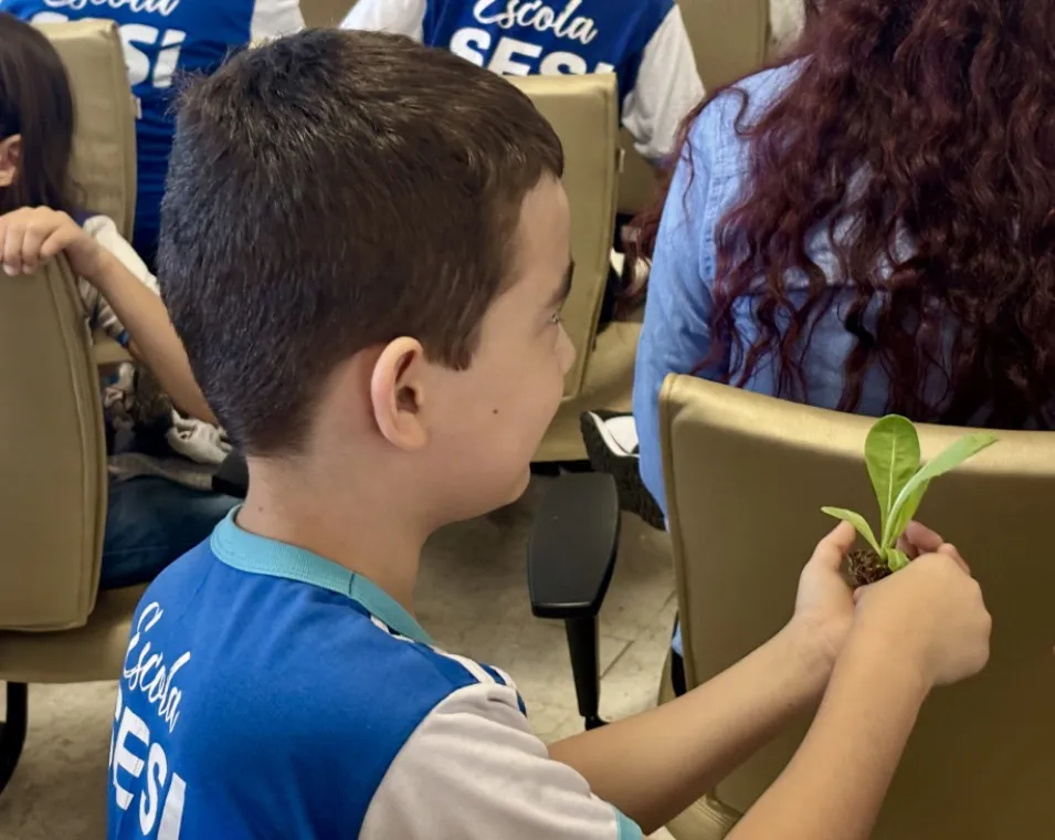 Estudantes do SESI participam de ação educativa da 2ª Semana da Agricultura Familiar em Três Lagoas