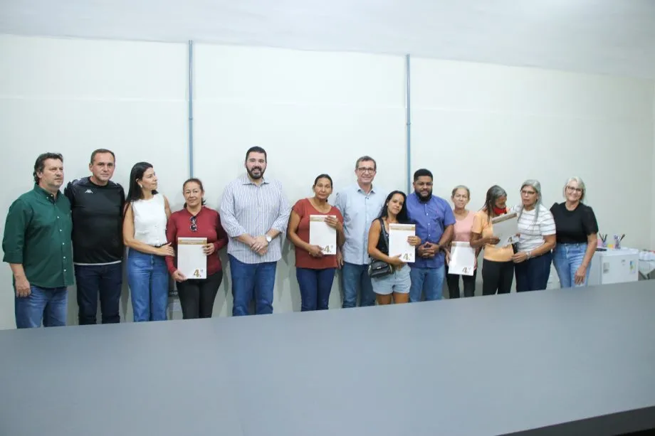 Prefeitura de Três Lagoas entrega escrituras a moradores do Conjunto Habitacional Orquídeas e transforma espera de décadas em realidade