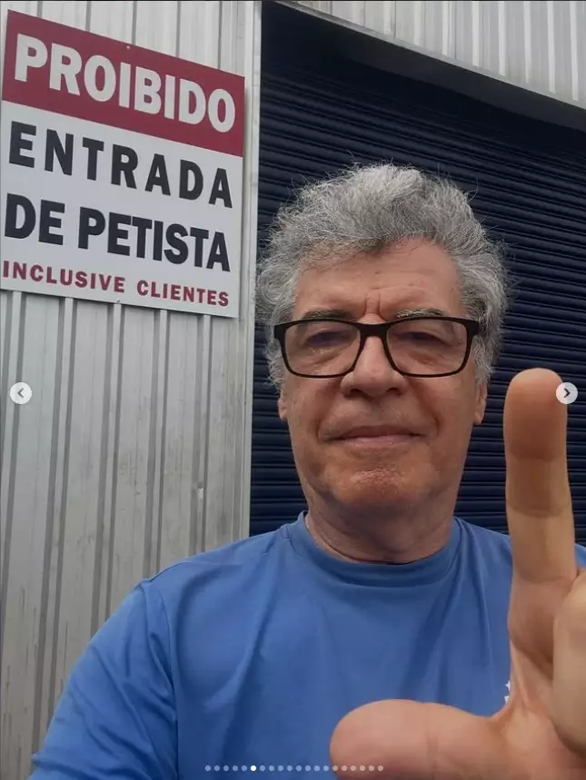 Dono diz que placa “anti-PT” era brincadeira após ator “fazer o L” em loja
