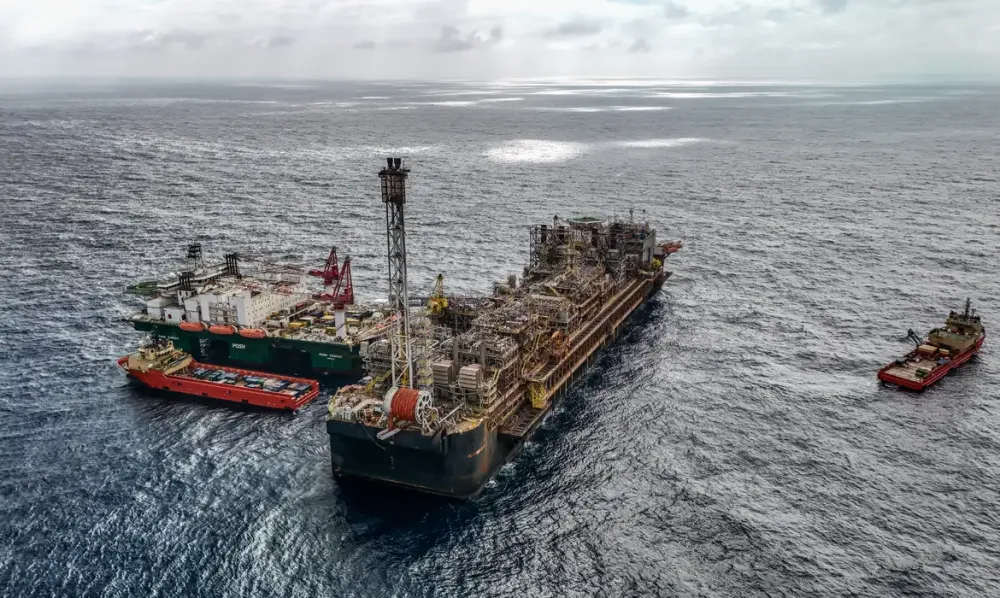 Petroleiros defendem mais controle estatal da Petrobras e menor repasse de dividendos