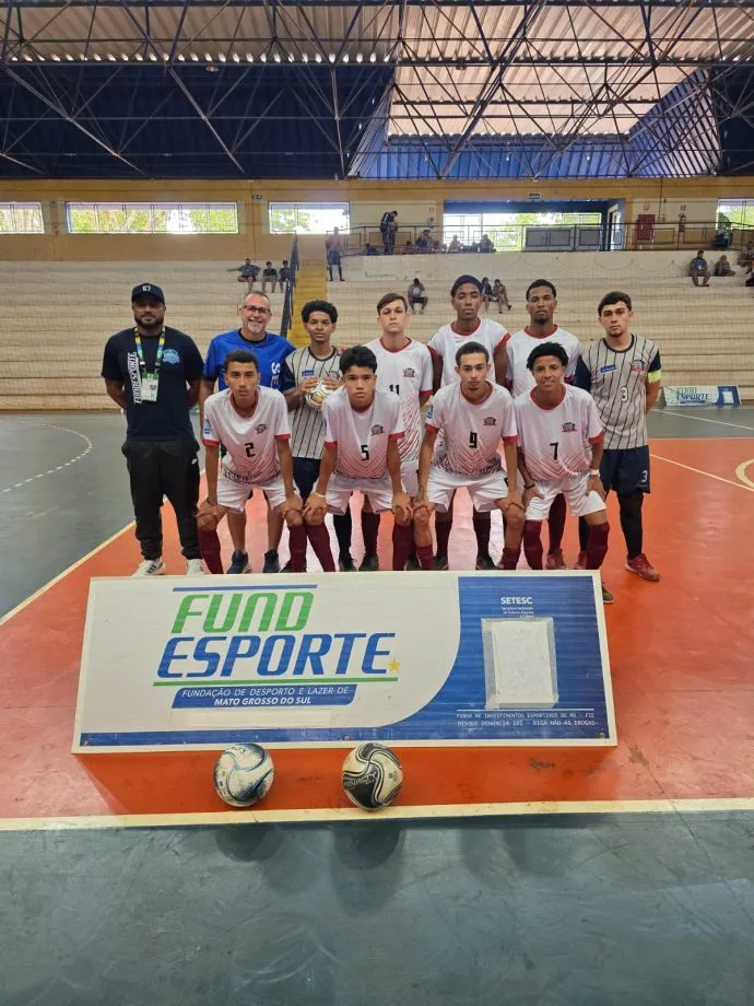 Equipe masculina de futsal Sub-17 de Três Lagoas venceu Bela Vista por 5 a 3 na estreia dos Jogos Escolares da Juventude de Mato Grosso do Sul. (Foto: Divulgação)