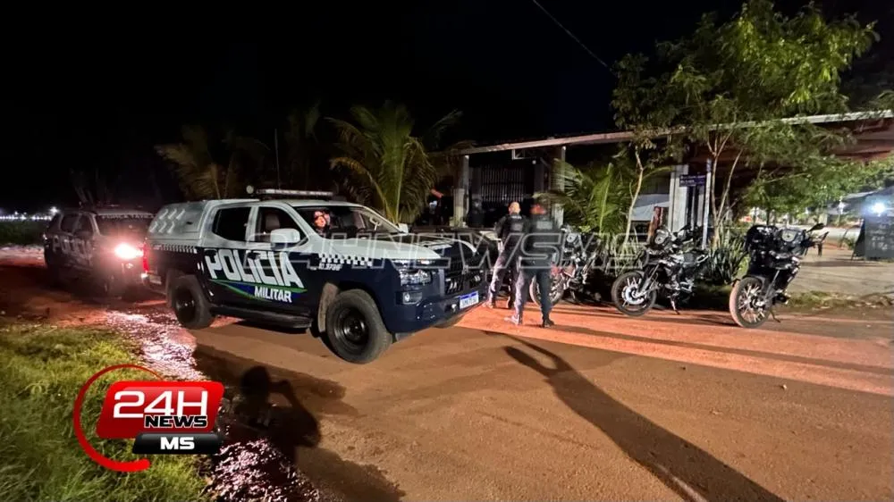 Força Tática, GETAM e CANIL fecham cerco a bar do tráfico, duas mulheres são presas e drogas são encontradas enterradas em Três Lagoas