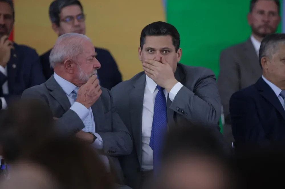 Presidente Luiz Inácio Lula da Silva e Davi Alcolumbre intensificaram as negociações sobre pautas prioritárias no Senado. (Foto: Ricardo Stuckert/PR)