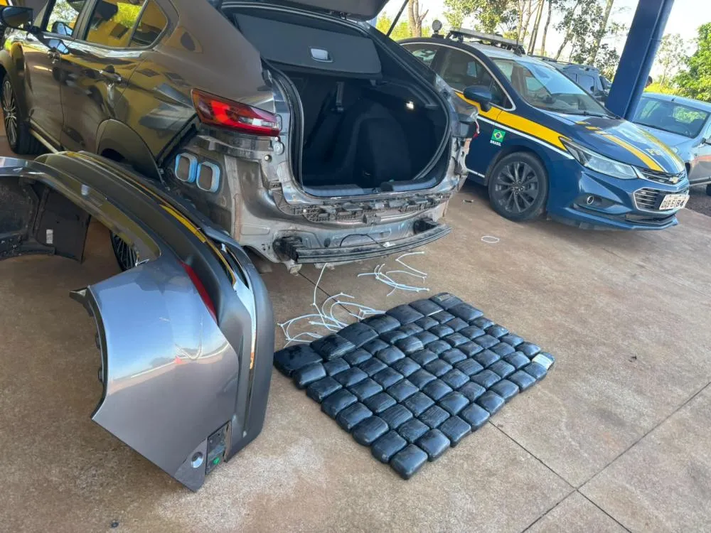 PRF e DENAR apreendem 41,4 kg de haxixe escondidos em Fiat Fastback durante fiscalização na BR-262, em Três Lagoas. (Foto: Divulgação/PRF)