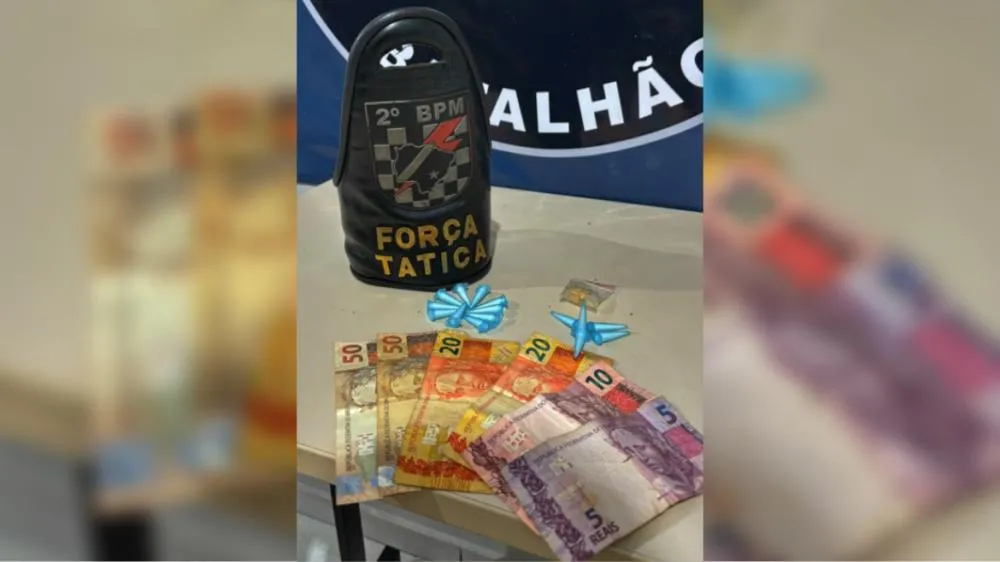 Força Tática apreendeu adolescente de 17 anos com cocaína e crack durante abordagem no Condomínio Tucano, no bairro Novo Oeste, em Três Lagoas. (Foto: Divulgação/2º BPM)