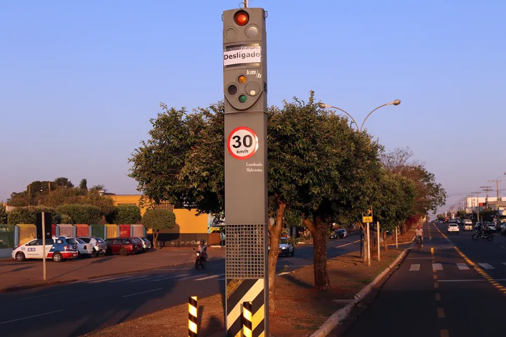 Radares foram retirados de pontos movimentados do trecho urbano da BR-262, em Três Lagoas, após o início da nova concessão. (Foto: Reprodução)