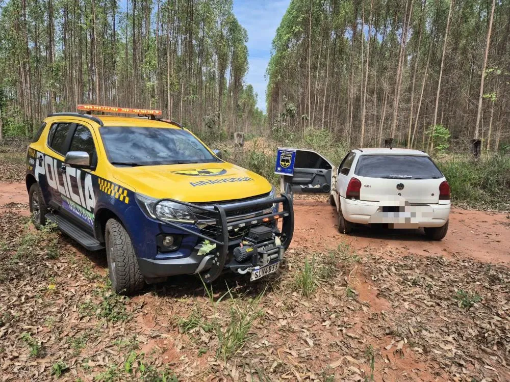 Polícia Militar Rodoviária apreende dois carros carregados com mercadorias estrangeiras, na MS-395