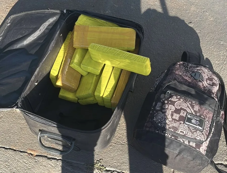 De folga, policial militar prende mulher que transportava 10,8 kg de maconha na mala em veículo de aplicativo, em Três Lagoas