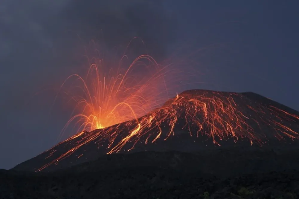 Erupção do Anak Krakatau suspende 209 operações no Aeroporto Internacional Soekarno-Hatta, em Jacarta, na Indonésia. (Foto: Stocktrek Images/Richard Roscoe/Getty Images)