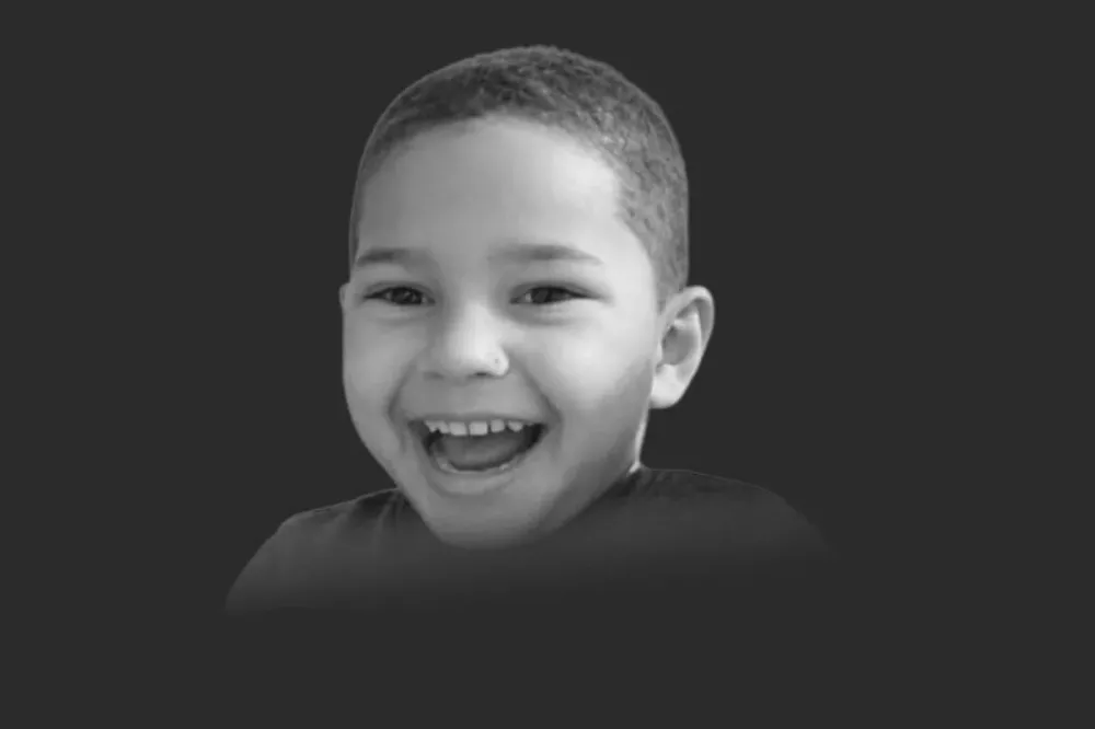 Menino de 4 anos morre após ficar com a cabeça presa no vidro de carro em SP