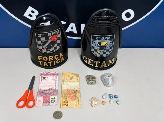 GETAM e Força Tática prendem casal por tráfico após suspeito fugir e pular muro na Vila Piloto, em Três Lagoas