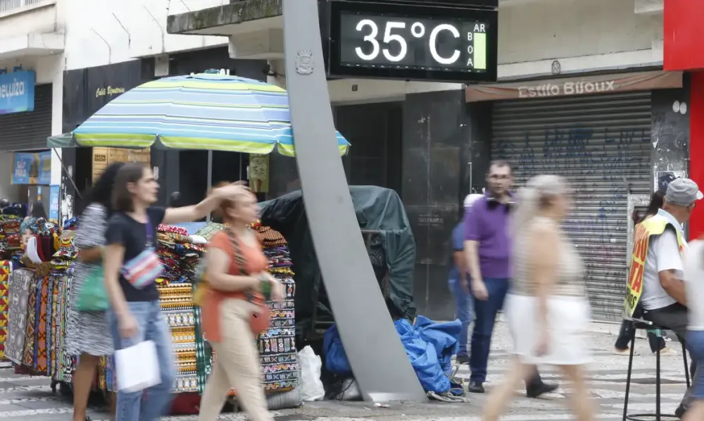 Mudanças climáticas representam crise de saúde pública e podem ampliar casos de dengue e problemas relacionados ao calor extremo, segundo Alexandre Padilha. (Foto: Paulo Pinto/Agência Brasil)