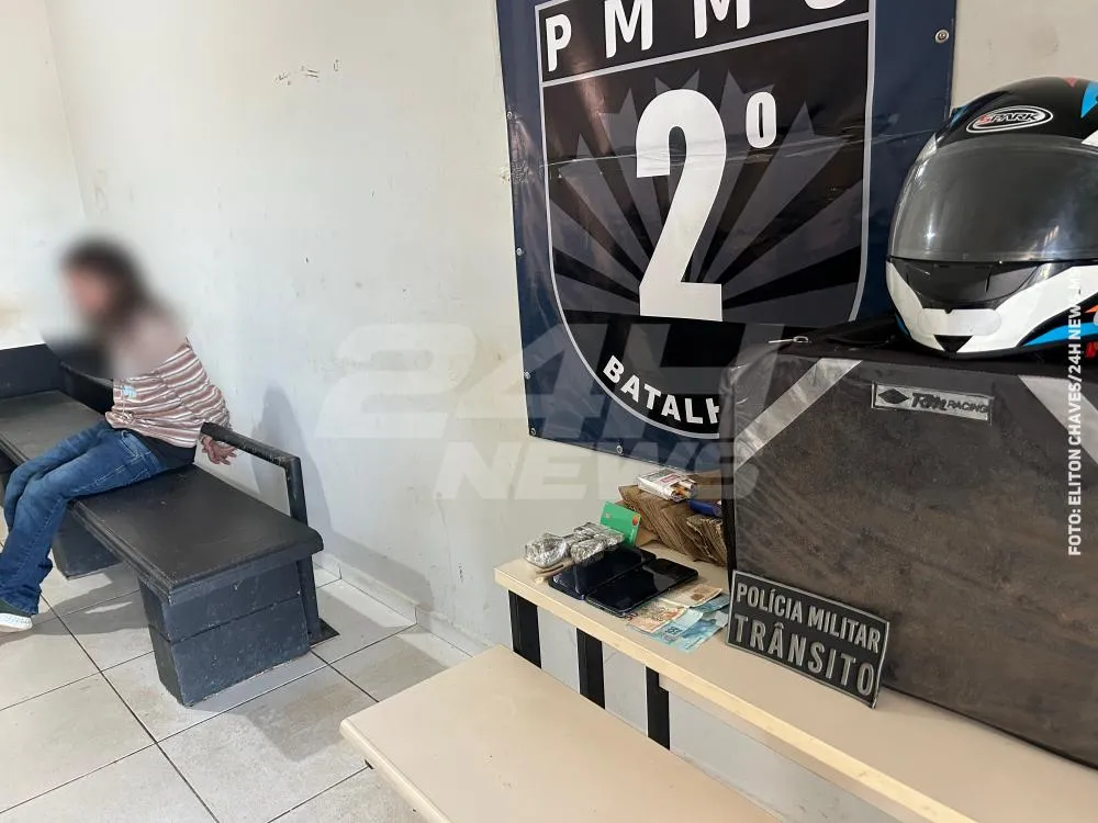 Pelotão de Trânsito prende “motoentregador do crime” com drogas em bag durante blitz em Três Lagoas
