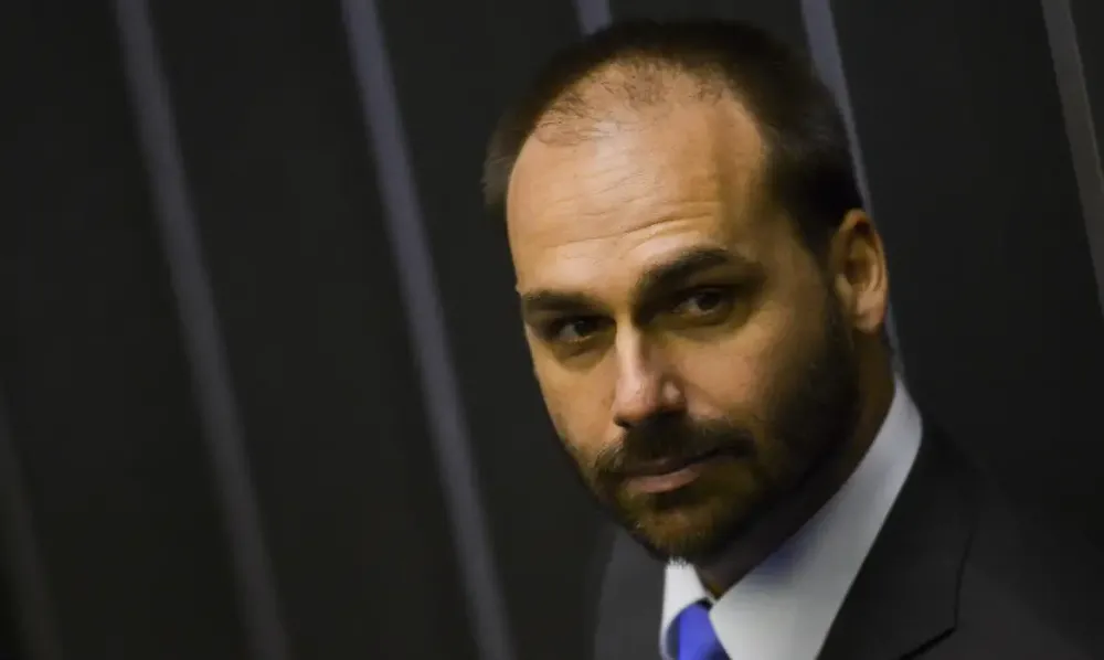 Eduardo Bolsonaro é demitido do cargo de escrivão da Polícia Federal