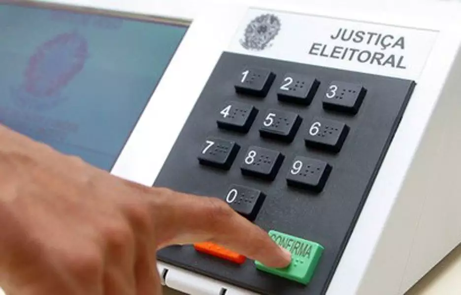 Na urna eletrônica, o eleitor terá dois votos para o Senado nas eleições de 2026 e deverá escolher candidatos diferentes. (Foto: Campo Grande News)