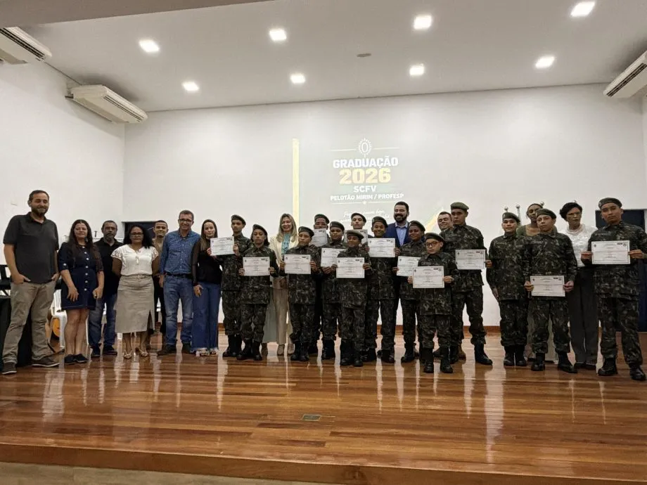 Pelotão Mirim forma 14 jovens em cerimônia realizada em Três Lagoas