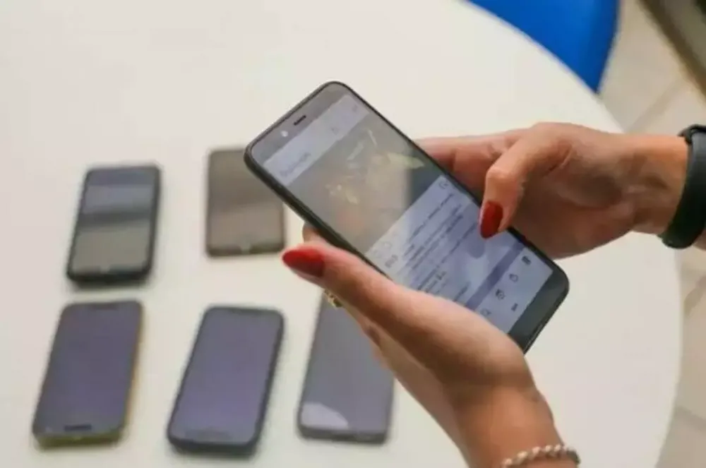 Franquia acabou? Pedido quer garantir internet no celular durante eleição