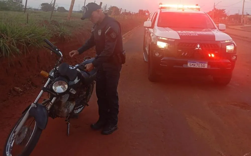 Polícia Militar recuperou motocicleta Honda CG 150 Titan furtada poucas horas antes na região da Chácara Imperial, em Três Lagoas. (Foto: Reprodução)