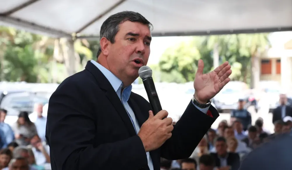 Riedel conquista mais de 914 mil votos, é reeleito no 1º turno e seguirá no Governo de MS até 2030