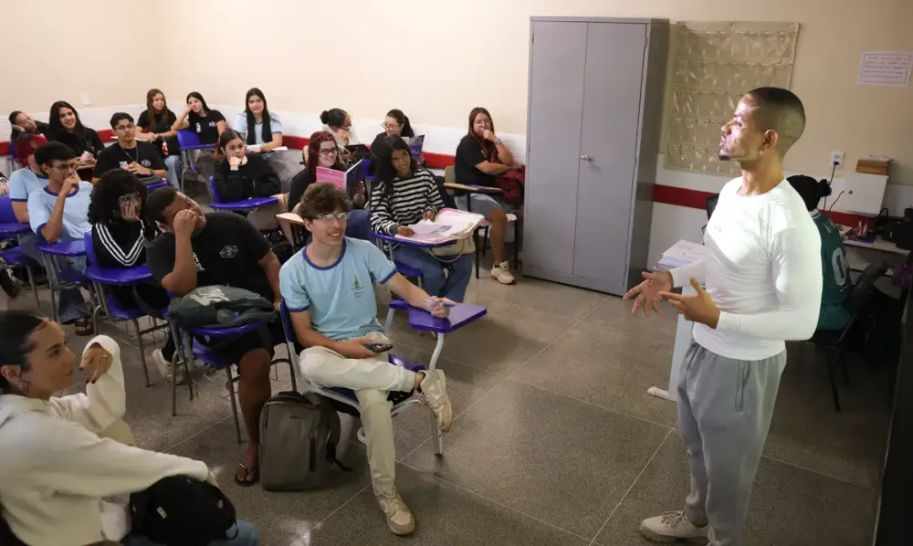 Enem 2026: inscritos automaticamente têm até dia 18 para escolher inglês ou espanhol
