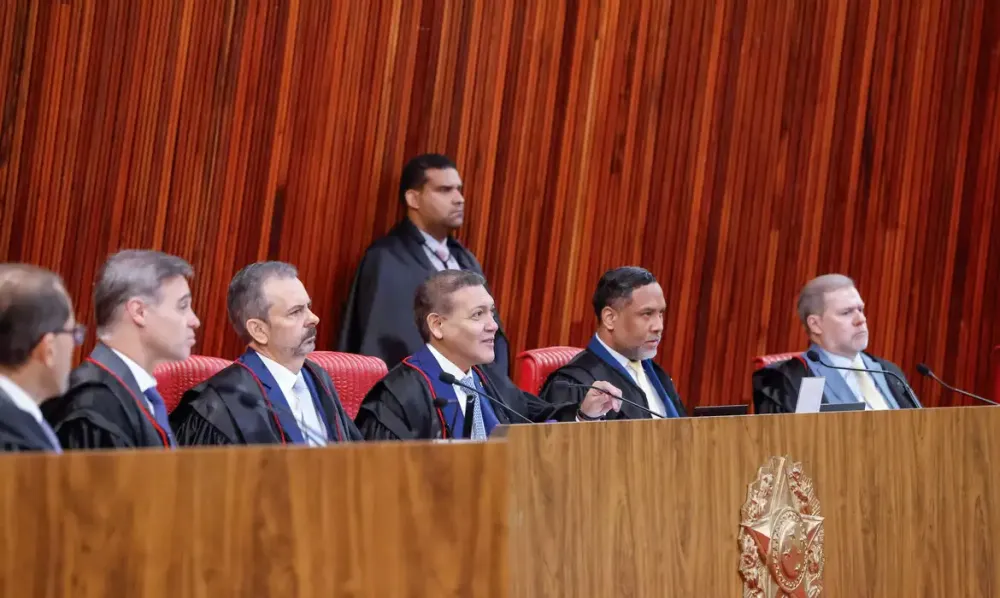 TSE anula 274 mil votos de Garotinho, e Douglas Ruas vence eleição do Rio no 1º turno