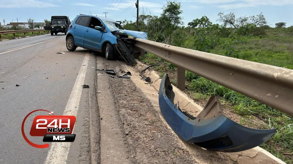 Acidente entre carro e ônibus deixa motorista ferido na BR-262, em Três Lagoas
