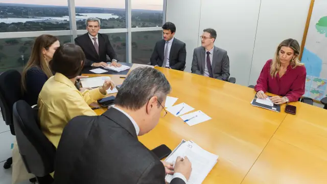 TSE reúne Meta e campanhas de Lula e Flávio, para discutir tratamento de conteúdos nas redes