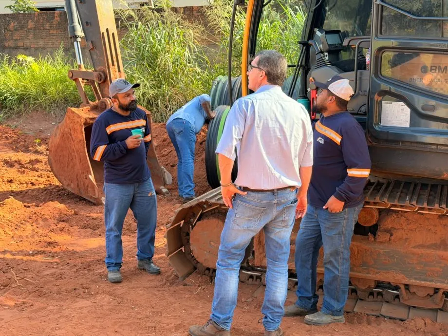 Prefeito Dr. Cassiano Maia acompanha obras de pavimentação e drenagem em diferentes bairros de Três Lagoas