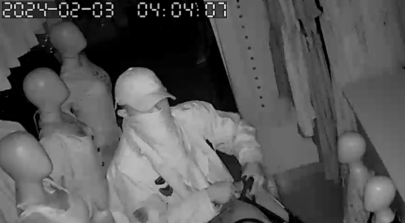 O criminoso, já conhecido pela prática de furtos que aterrorizava os comerciantes devido à reincidência de tais crimes.