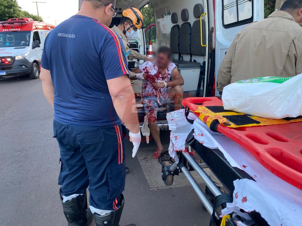 Os militares do corpo de bombeiros enfrentaram dificuldades no socorro, pois o homem estava exaltado e agressivo. (Foto: Eliton Chaves/24H News MS)