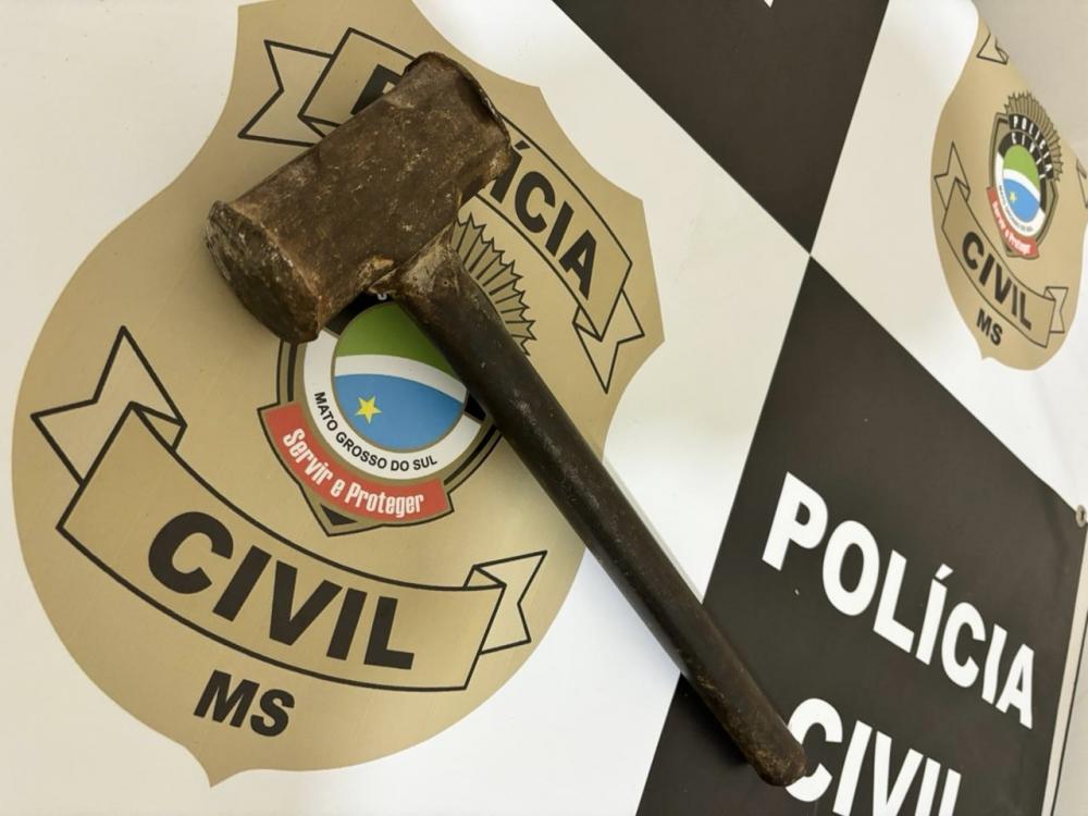 Averiguou-se que foram desferidas marretadas na vítima e também seu veículo automotor, que foi danificado. (Foto: Divulgação Policia Civil)