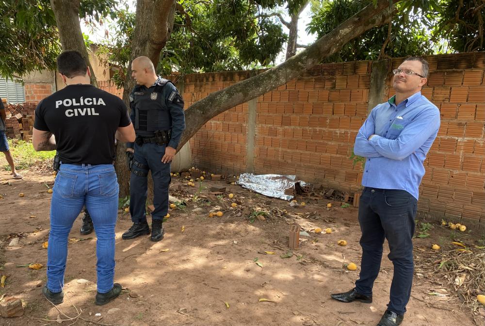 identificado como Valquirio Ferracini Neto de 33 anos, foi morto a facadas durante uma discussão por uma dívida de drogas. (Foto: Eliton Chaves)