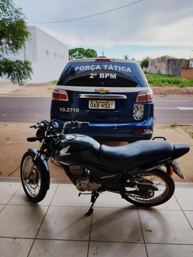 Motocicleta recupera no bairro São João pela Polícia Militar. (Foto: Divulgação Policia Militar)