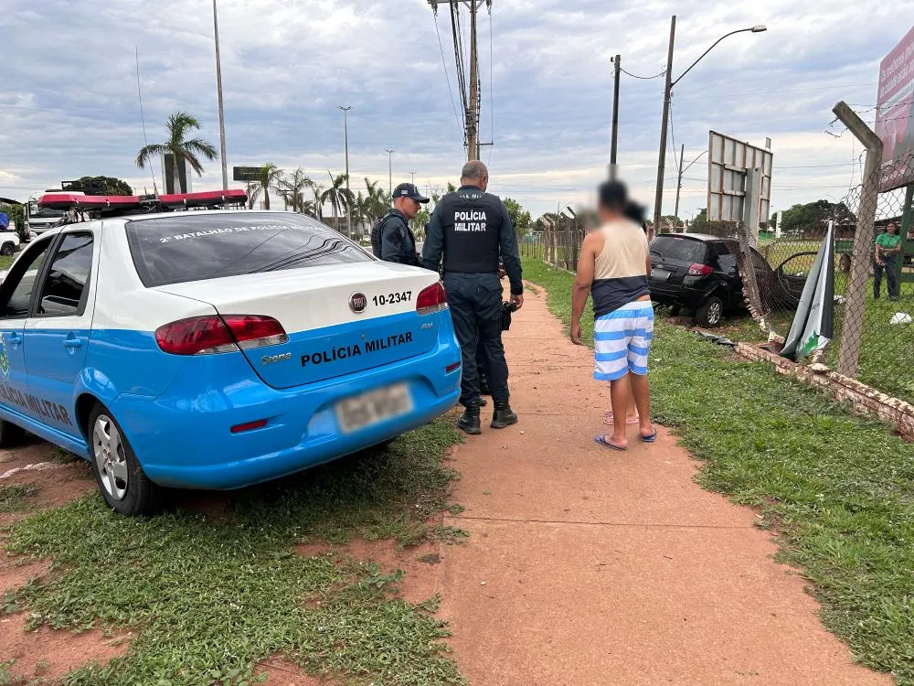Motorista é preso por embriaguez ao volante após teste de etilômetro; veículo é encaminhado ao pátio do Detran. (Imagem: Eliton Chaves / 24H News MS)