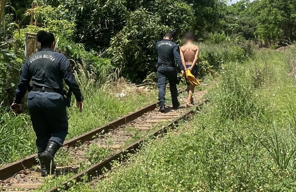 Polícias do Promuse, do 2º Batalhão da PM, prende homem com mandado de prisão em aberto por pensão alimentícia no Jupia em Três Lagoas (Imagem: 24H News MS)