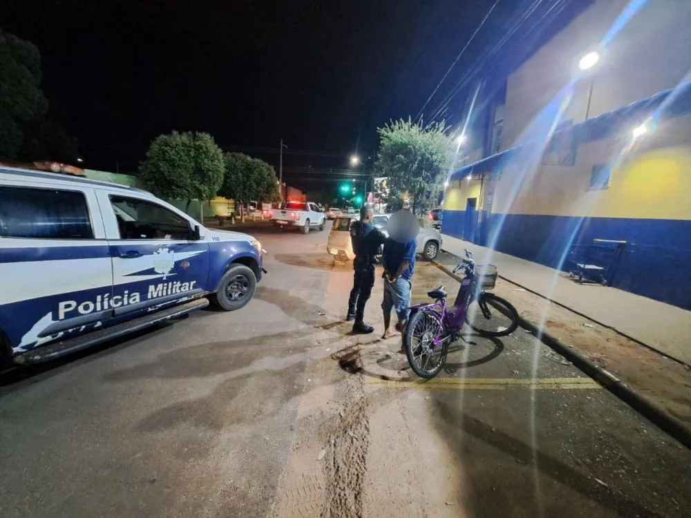 Ferramentas para ligação direta e arrombamento estavam com o autor no momento da prisão. (Imagem: 24h News MS)