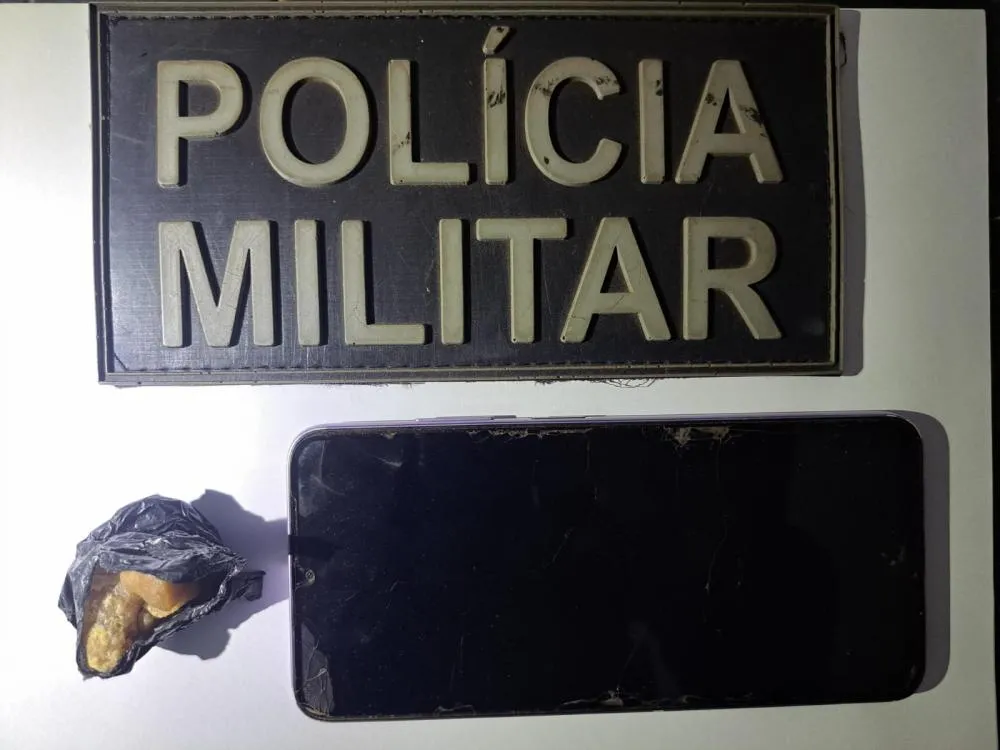 Ação rápida da Rádio Patrulha levou à prisão de homem por agressão, porte de droga e receptação em Três Lagoas. (Imagem: Divulgação / Policia Militar)