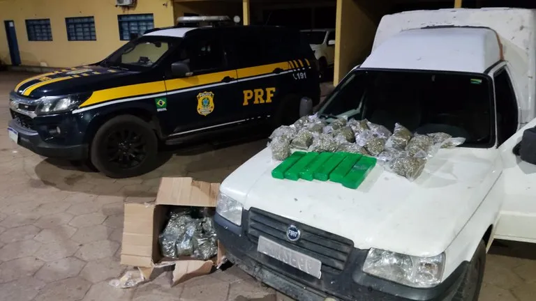 Droga foi localizada pela PRF no interior de veículo abordado na BR-267, em Bataguassu (MS). (Foto: Divulgação/ PRF)