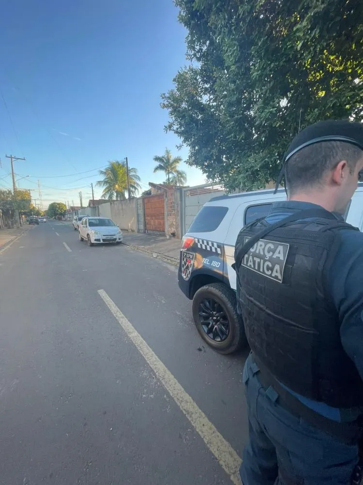 Residência no Jardim Progresso escondia foragido da justiça; denúncia envolvia maus-tratos a animais. (Foto - 24h News MS)