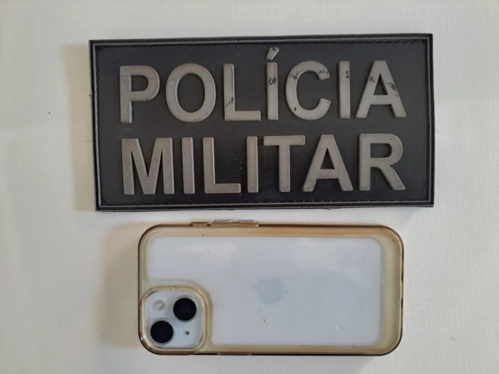 Celular iPhone 15 foi recuperado pela Rádio Patrulha após rastreamento indicar localização exata do aparelho. (Foto: 24h News MS)