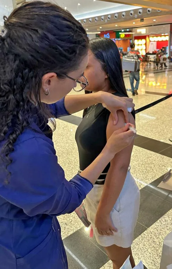 Moradores de todas as idades aproveitaram a campanha para se proteger contra a gripe em Três Lagoas. (Foto - Divulgação / Prefeitura de Três Lagoas)