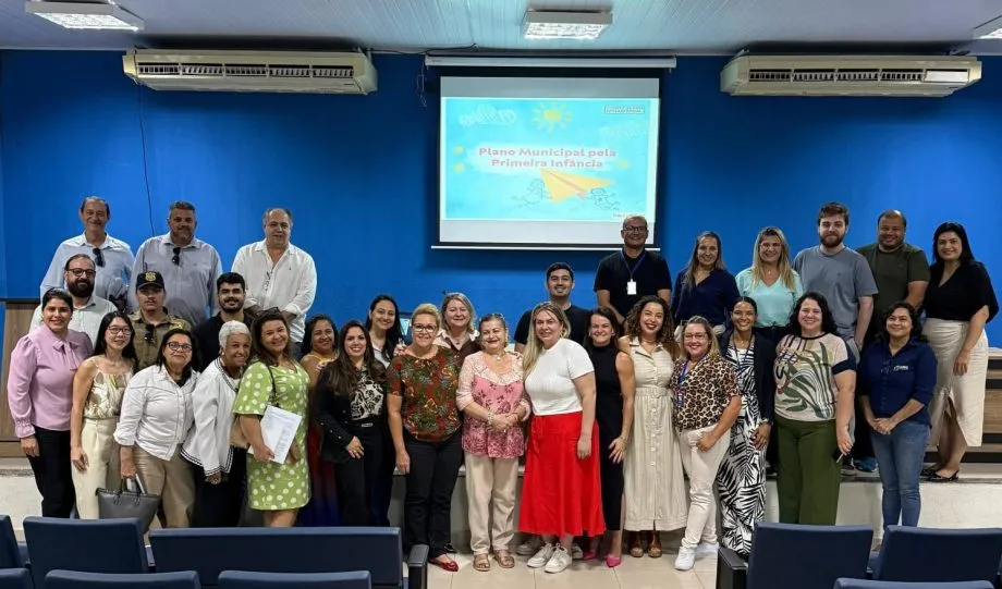 Representantes de instituições públicas e civis participaram da primeira reunião oficial da comissão, no Plenarinho da Câmara de Três Lagoas. (Foto - Divulgação / Câmara de Três Lagoas)