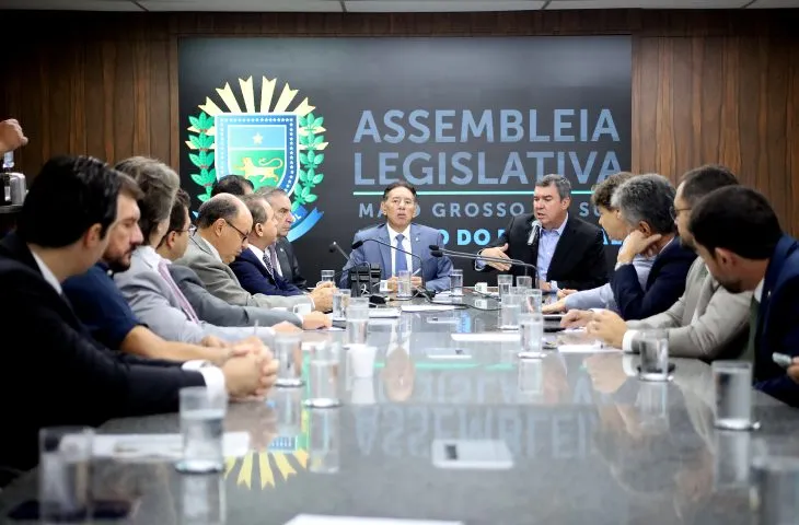 Apresentação do projeto aconteceu na ALEMS com participação do governador Riedel e secretários. (Foto: Álvaro Rezende)